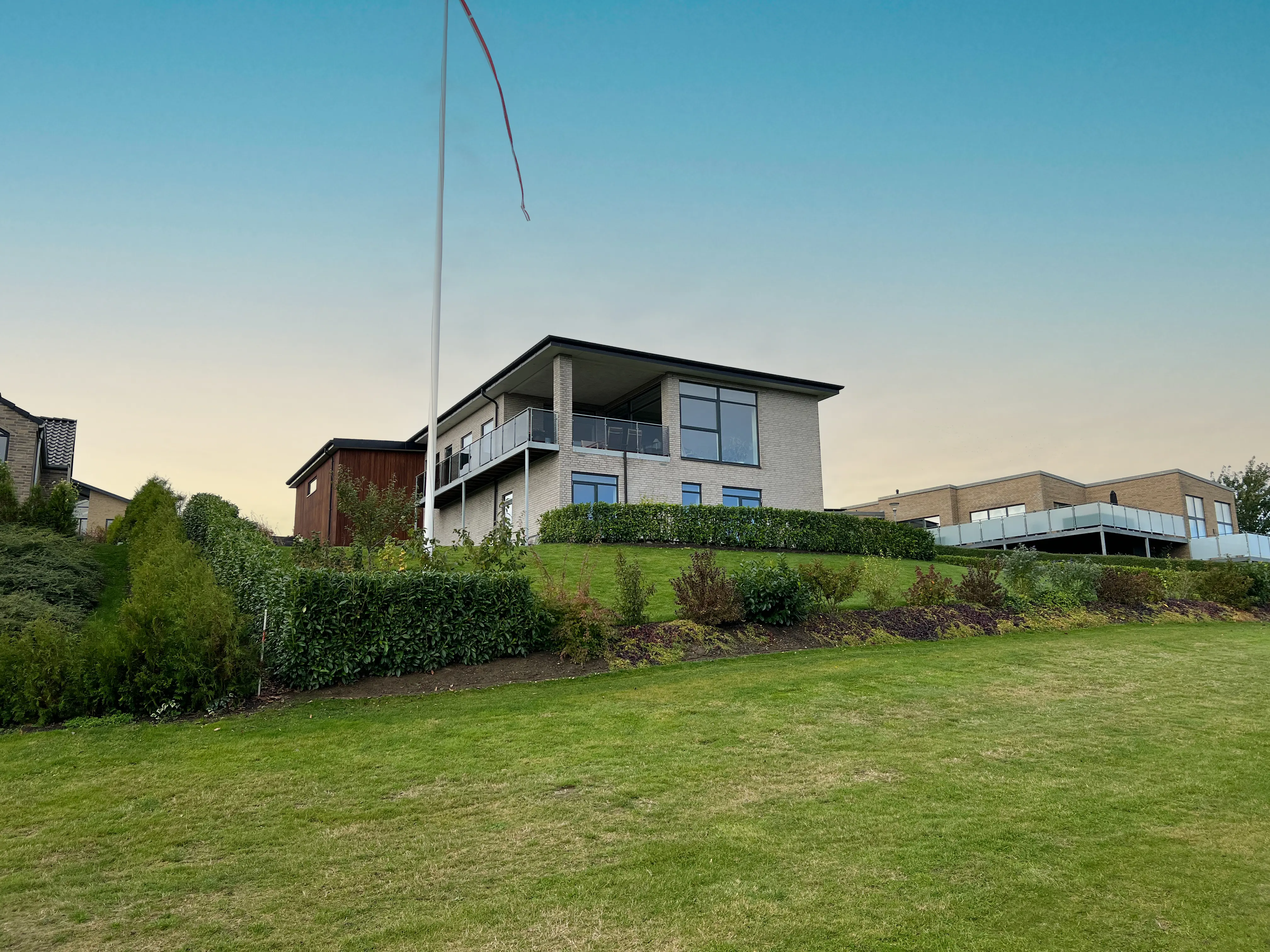 2 plans hus set udefra